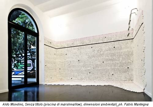Aldo Mondino, Senza titolo (piscina di marshmallow), dimensioni ambientali_ph. Fabio Mantegna