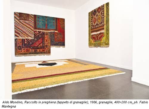 Aldo Mondino, Raccolto in preghiera (tappeto di granaglie), 1986, granaglie, 400×200 cm_ph. Fabio Mantegna