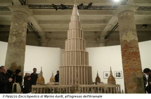 Il Palazzo Enciclopedico di Marino Auriti, all'ingresso dell'Arsenale