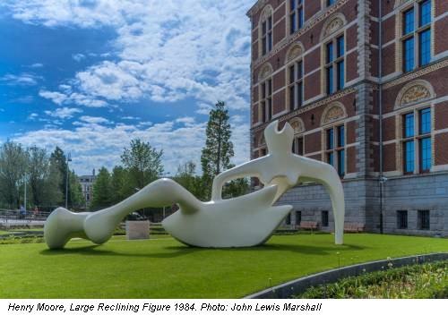 Henry Moore, Large Reclining Figure 1984. Photo: John Lewis Marshall