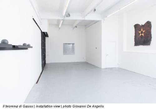Il teorema di Gauss | installation view | photo Giovanni De Angelis
