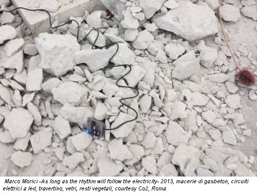 Marco Morici -As long as the rhythm will follow the electricity- 2013, macerie di gasbeton, circuiti elettrici a led, travertino, vetri, resti vegetali, courtesy Co2, Roma