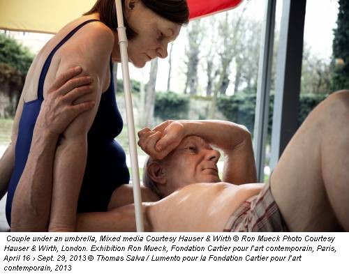 Couple under an umbrella, Mixed media Courtesy Hauser & Wirth &copy; Ron Mueck Photo Courtesy Hauser & Wirth, London. Exhibition Ron Mueck, Fondation Cartier pour l’art contemporain, Paris, April 16 › Sept. 29, 2013 &copy; Thomas Salva / Lumento pour la Fondation Cartier pour l’art contemporain, 2013