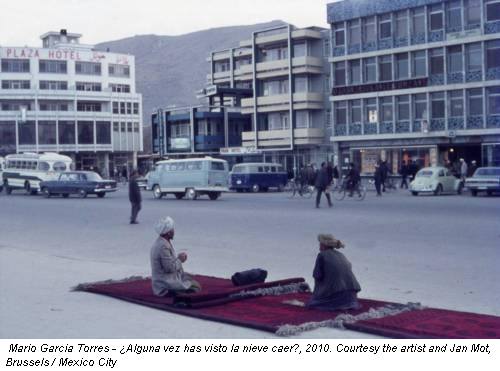 Mario Garcia Torres - ¿Alguna vez has visto la nieve caer?, 2010. Courtesy the artist and Jan Mot, Brussels / Mexico City