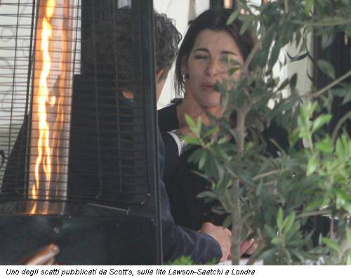 Uno degli scatti pubblicati da Scott's, sulla lite Lawson-Saatchi a Londra