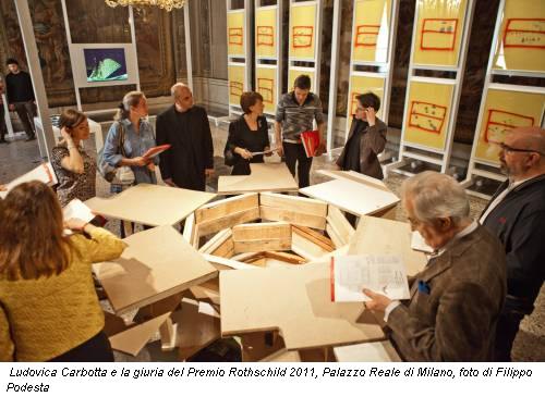 Ludovica Carbotta e la giuria del Premio Rothschild 2011, Palazzo Reale di Milano, foto di Filippo Podesta