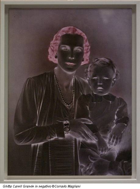 Ghitta Carell Grande in negativo ©Corrado Magliani