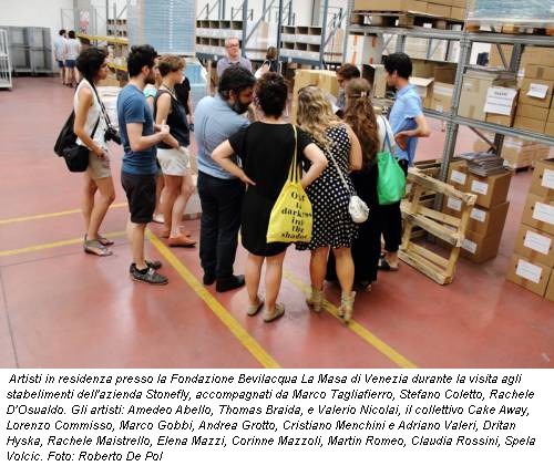 Artisti in residenza presso la Fondazione Bevilacqua La Masa di Venezia durante la visita agli stabelimenti dell'azienda Stonefly, accompagnati da Marco Tagliafierro, Stefano Coletto, Rachele D'Osualdo. Gli artisti: Amedeo Abello, Thomas Braida, e Valerio Nicolai, il collettivo Cake Away, Lorenzo Commisso, Marco Gobbi, Andrea Grotto, Cristiano Menchini e Adriano Valeri, Dritan Hyska, Rachele Maistrello, Elena Mazzi, Corinne Mazzoli, Martin Romeo, Claudia Rossini, Spela Volcic. Foto: Roberto De Pol