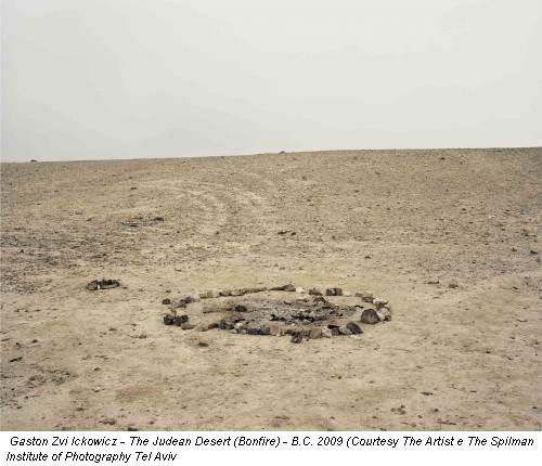 Gaston Zvi Ickowicz - The Judean Desert (Bonfire) - B.C. 2009 (Courtesy The Artist e The Spilman Institute of Photography Tel Aviv