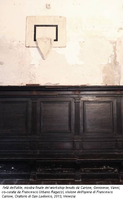 l'età dell'utile, mostra finale del workshop tenuto da Carone, Genovese, Vanni, co-curata da Francesco Urbano Ragazzi, visione dell'opera di Francesco Carone, Oratorio di San Ludovico, 2013, Venezia