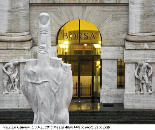 Maurizio Cattelan, L.O.V.E. 2010 Piazza Affari Milano photo Zeno Zotti