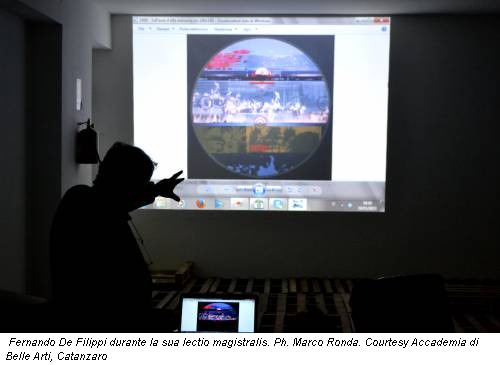 Fernando De Filippi durante la sua lectio magistralis. Ph. Marco Ronda. Courtesy Accademia di Belle Arti, Catanzaro