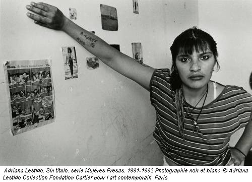 Adriana Lestido. Sin titulo. serie Mujeres Presas. 1991-1993 Photographie noir et blanc. © Adriana Lestido Collection Fondation Cartier pour l art contemporain. Paris