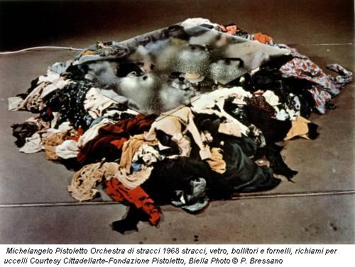 Michelangelo Pistoletto Orchestra di stracci 1968 stracci, vetro, bollitori e fornelli, richiami per uccelli Courtesy Cittadellarte-Fondazione Pistoletto, Biella Photo © P. Bressano