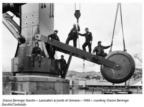 Gianni Berengo Gardin – Lavoratori al porto di Genova – 1988 – courtesy Gianni Berengo Gardin/Contrasto