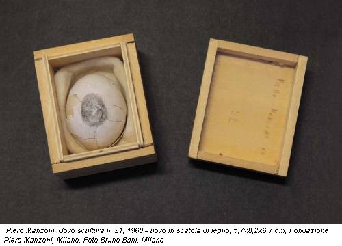 Piero Manzoni, Uovo scultura n. 21, 1960 - uovo in scatola di legno, 5,7x8,2x6,7 cm, Fondazione Piero Manzoni, Milano, Foto Bruno Bani, Milano