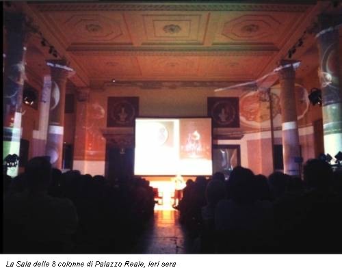 La Sala delle 8 colonne di Palazzo Reale, gremita per Paola Antonelli