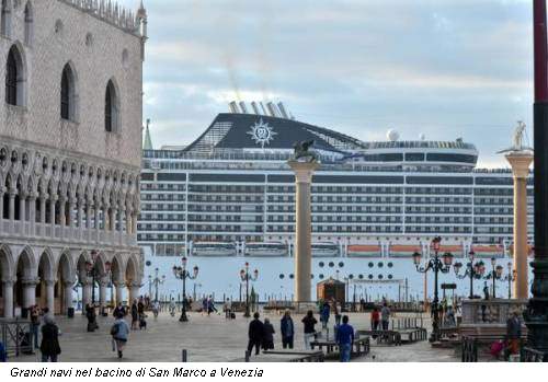 Grandi navi nel bacino di San Marco a Venezia