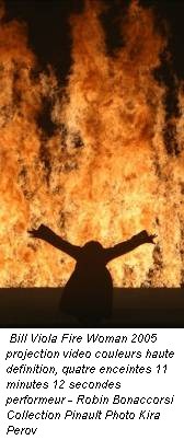 Bill Viola Fire Woman 2005 projection video couleurs haute definition, quatre enceintes 11 minutes 12 secondes performeur - Robin Bonaccorsi Collection Pinault Photo Kira Perov