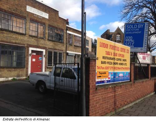 Entrata dell'edificio di Almanac