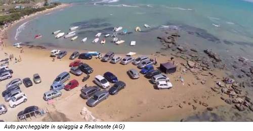 Auto parcheggiate in spiaggia a Realmonte (AG)