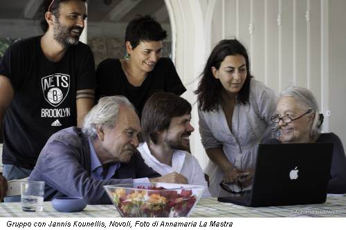 Gruppo con Jannis Kounellis, Novoli, Foto di Annamaria La Mastra