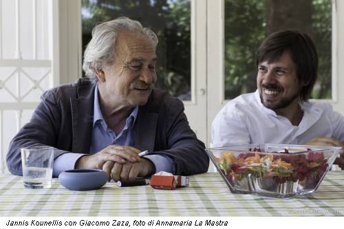 Jannis Kounellis con Giacomo Zaza, foto di Annamaria La Mastra