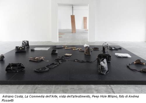 Adriano Costa, La Commedia dell’Arte, vista dell'allestimento, Peep Hole Milano, foto di Andrea Rossetti