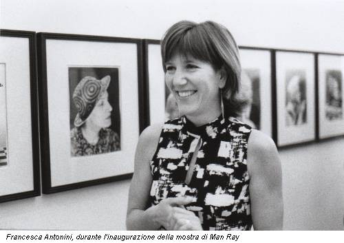 Francesca Antonini, durante l'inaugurazione della mostra di Man Ray