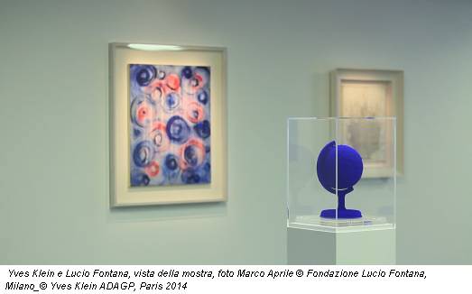 Yves Klein e Lucio Fontana, vista della mostra, foto Marco Aprile © Fondazione Lucio Fontana, Milano_© Yves Klein ADAGP, Paris 2014