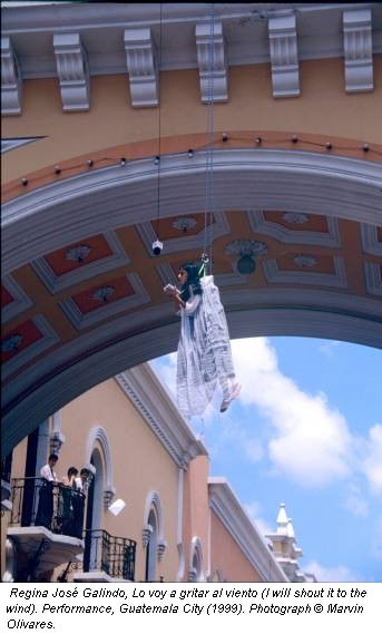 Regina José Galindo, Lo voy a gritar al viento (I will shout it to the wind). Performance, Guatemala City (1999). Photograph © Marvin Olivares.