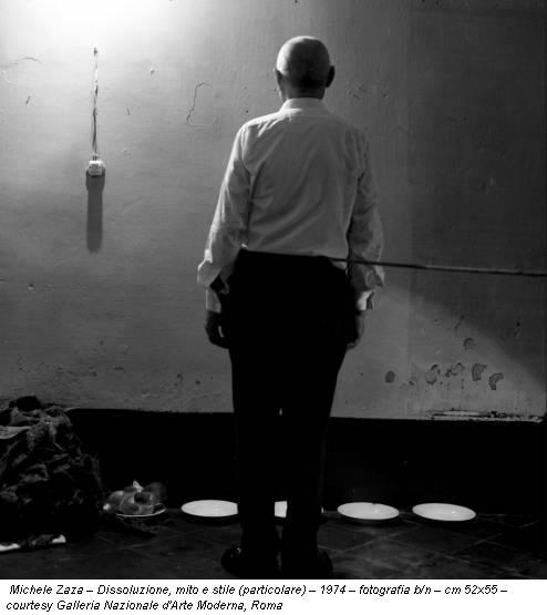 Michele Zaza – Dissoluzione, mito e stile (particolare) – 1974 – fotografia b/n – cm 52x55 – courtesy Galleria Nazionale d'Arte Moderna, Roma