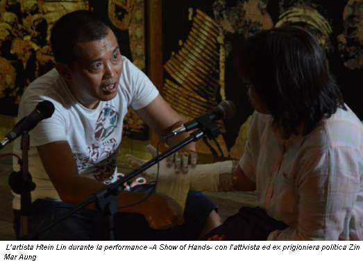 L’artista Htein Lin durante la performance -A Show of Hands- con l’attivista ed ex prigioniera politica Zin Mar Aung