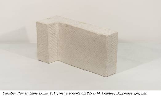 Christian Rainer, Lapis exillis, 2015, pietra scolpita cm 27x9x14. Courtesy Doppelgaenger, Bari