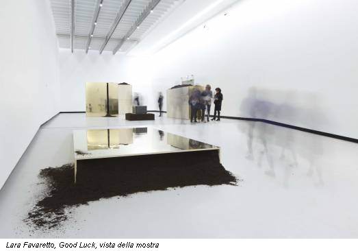 Lara Favaretto, Good Luck, vista della mostra