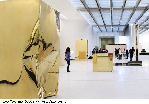 Lara Favaretto, Good Luck, vista della mostra