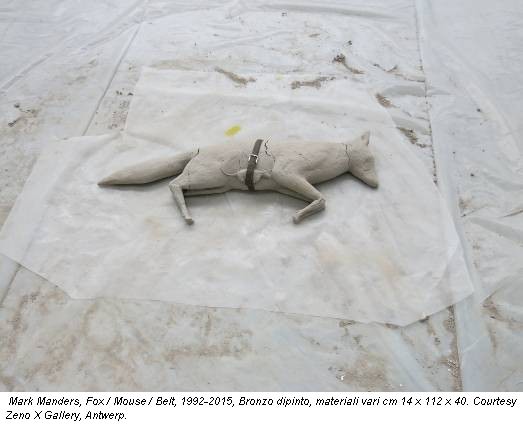 Mark Manders, Fox / Mouse / Belt, 1992-2015, Bronzo dipinto, materiali vari cm 14 x 112 x 40. Courtesy Zeno X Gallery, Antwerp.