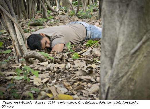Regina Josè Galindo - Raices - 2015 – performance, Orto Botanico, Palermo - photo Alessandro D’Amico