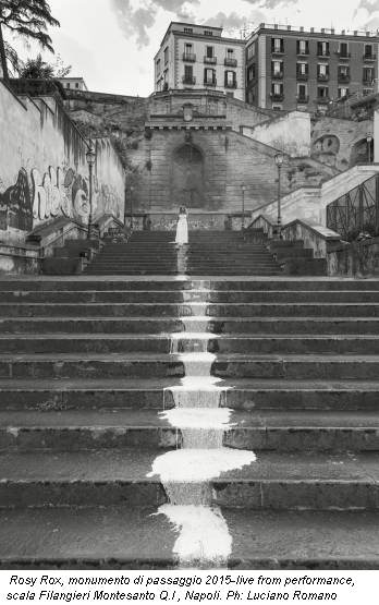 Rosy Rox, monumento di passaggio 2015-live from performance, scala Filangieri Montesanto Q.I , Napoli. Ph: Luciano Romano