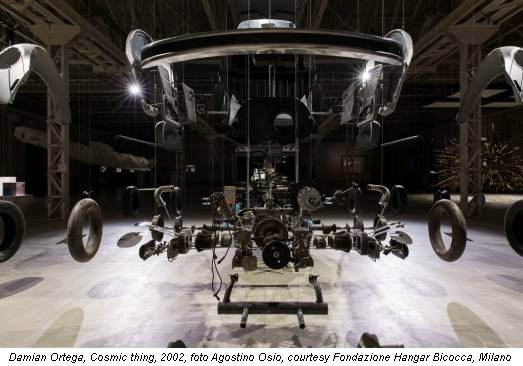 Damian Ortega, Cosmic thing, 2002, foto Agostino Osio, courtesy Fondazione Hangar Bicocca, Milano