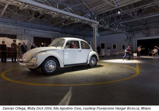 Damian Ortega, Moby Dick 2004, foto Agostino Osio, courtesy Fondazione Hangar Bicocca, Milano