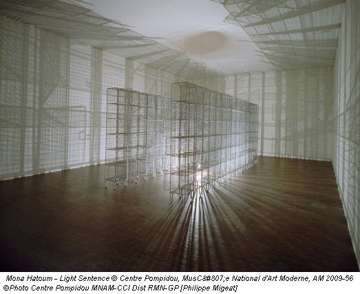Mona Hatoum - Light Sentence © Centre Pompidou, MusÇe National d'Art Moderne, AM 2009-56 ©Photo Centre Pompidou MNAM-CCI Dist RMN-GP [Philippe Migeat]