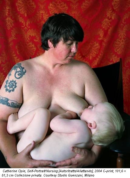 Catherine Opie, Self-Portrait/Nursing [Autoritratto/Allattando], 2004 C-print, 101,6 × 81,3 cm Collezione privata. Courtesy Studio Guenzani, Milano