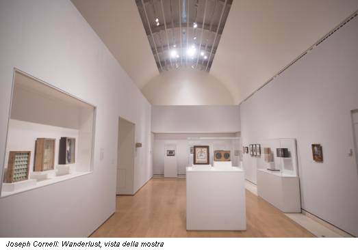 Joseph Cornell: Wanderlust, vista della mostra