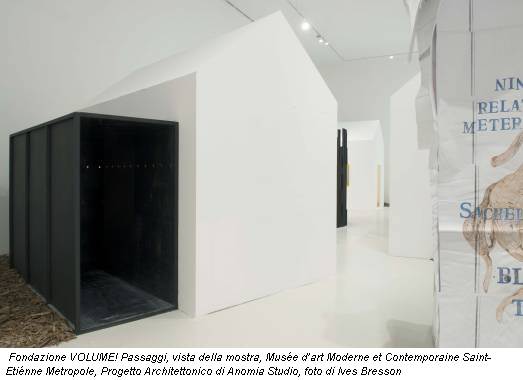 Fondazione VOLUME! Passaggi, vista della mostra, Mus&eacute;e d’art Moderne et Contemporaine Saint- Eti&eacute;nne Metropole, Progetto Architettonico di Anomia Studio, foto di Ives Bresson