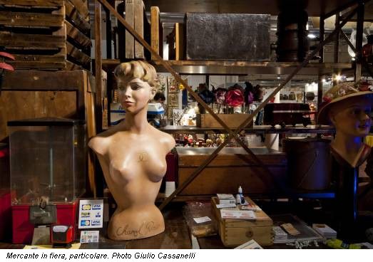 Mercante in fiera, particolare. Photo Giulio Cassanelli