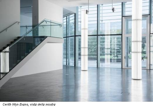 Cerith Wyn Evans, vista della mostra