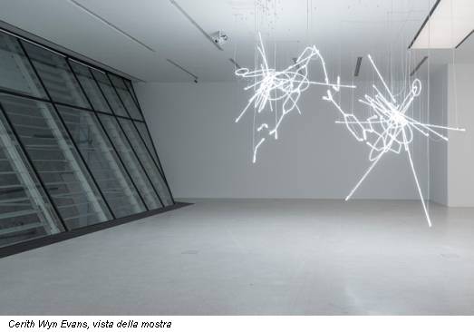 Cerith Wyn Evans, vista della mostra