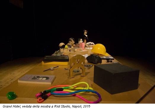 Grand Hotel, veduta della mostra a Riot Studio, Napoli, 2015
