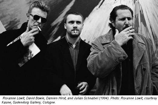 Roxanne Lowit, David Bowie, Damien Hirst, and Julian Schnabel (1994). Photo: Roxanne Lowit, courtesy Kaune, Sudendorg Gallery, Cologne.